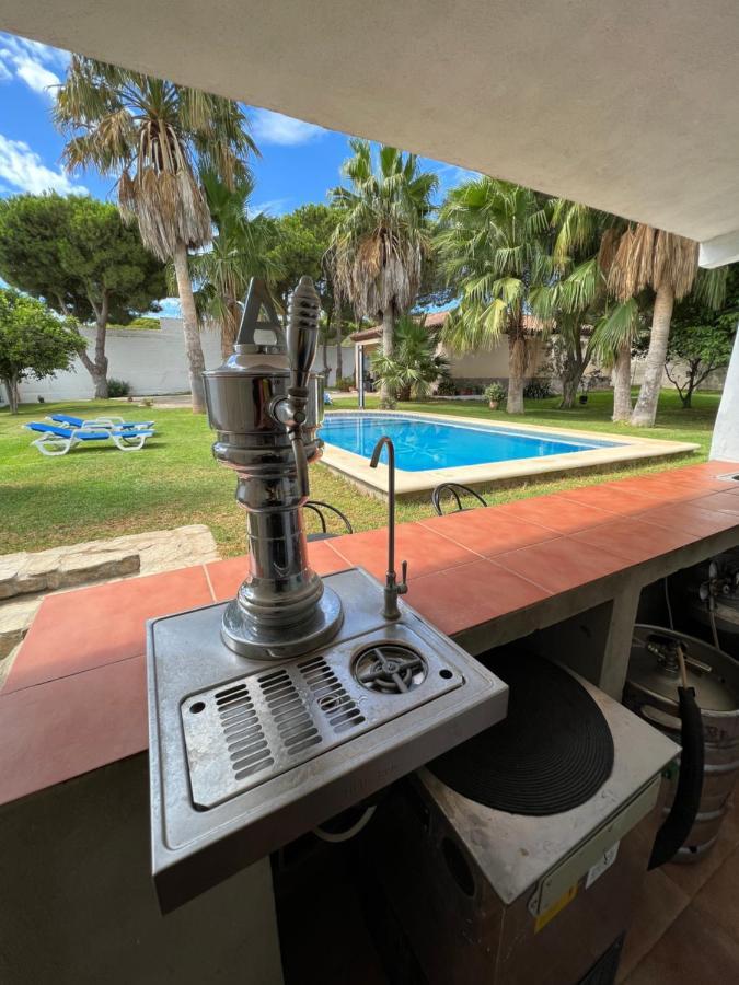 Chalet en La Barrosa, Piscina+BBQ+Grifo de Cerveza Chiclana de la Frontera Exterior foto